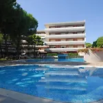 Apartment With Pool By The Sea 公寓 *