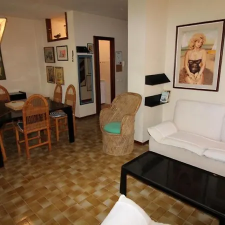 Apartment With Pool By The Sea *