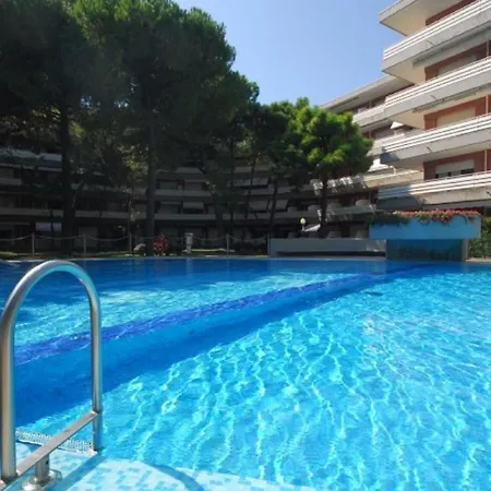 Apartment With Pool By The Sea Lignano Sabbiadoro