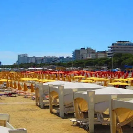 Apartment With Pool By The Sea *