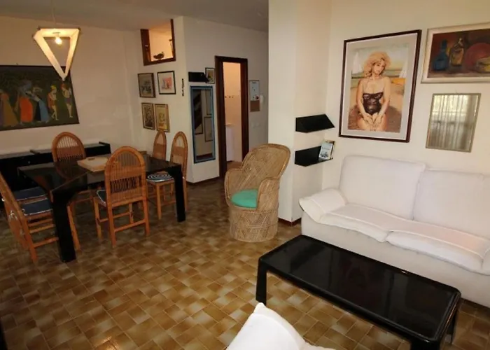 Apartment With Pool By The Sea *