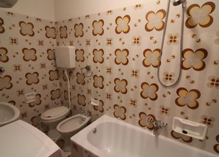 Apartment With Pool By The Sea