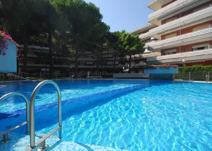 Apartment With Pool By The Sea Lignano Sabbiadoro