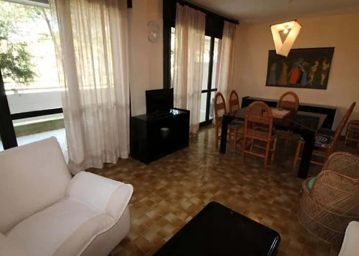 Apartment With Pool By The Sea Apartament