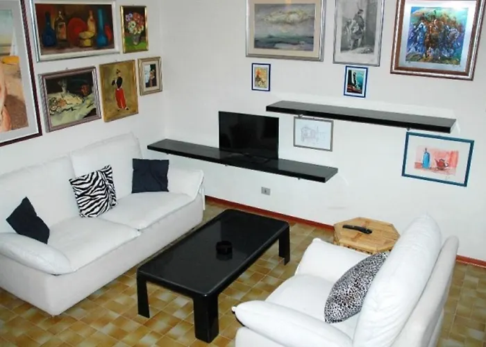 Apartment With Pool By The Sea *