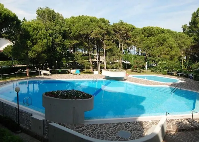 Apartment With Pool By The Sea Lignano Sabbiadoro